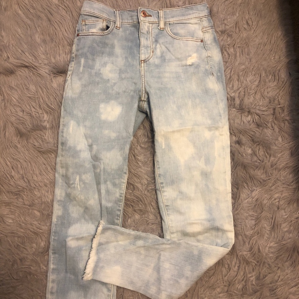 Light washed high waisted jeans